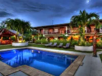 Tropicana Lagoon Apartments - Beach