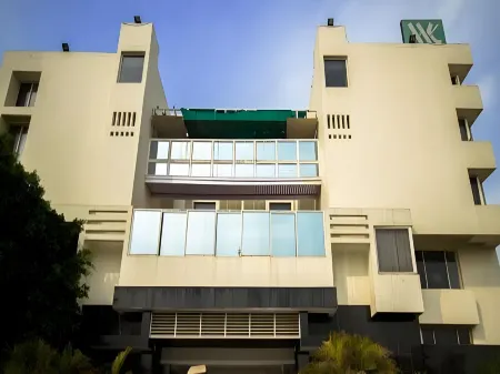 MK Hotel Отели рядом с Аэропорт Гуру Рам Дас