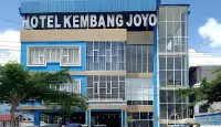 HOTEL KEMBANG JOYO Hoteles cerca de Lore Lindu National Park