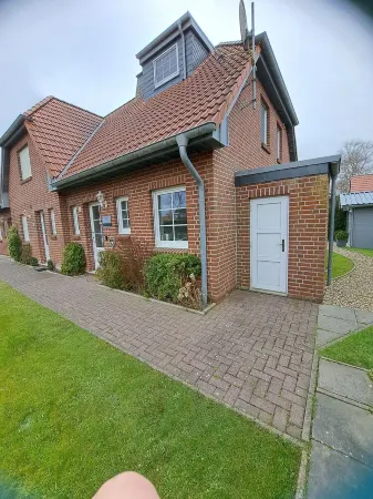 Comfortable vacation home with sauna in beautiful Neßmersiel Отели в г. Дорнум