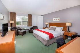 Clarion Pointe Quebec Airport