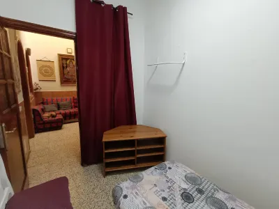 Serene 3-Bedroom Townhouse in Las Palmas de Gran Canaria Отели в г. 