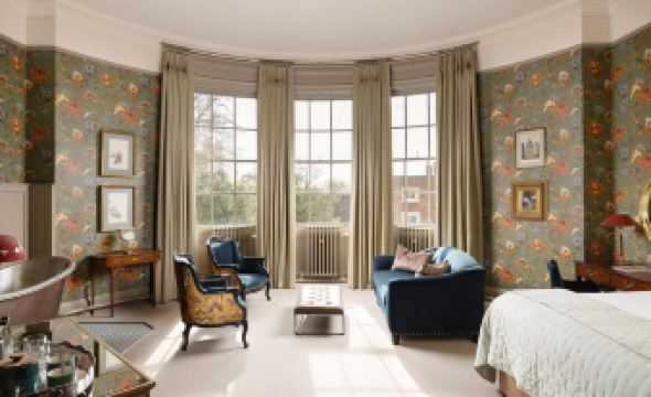 5. 더 처칠 호텔..