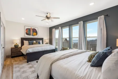 Panoramic Lake View W/ Indoor Pool, Hot tub, Gameroom & Firepit