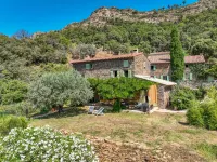 Les Glycines Hotels near Les roches blanches