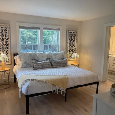 Modern 5 Bedroom Home. Newly Constructed. Large Yard. Close to Beaches and Town.
