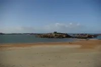 Bright apartment Sea view - Pink Granite coast - PROMO September-October Hotels in Pleumeur-Bodou