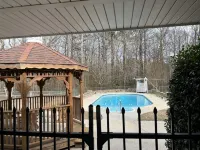 *Private/Contempo/Cozy/House & pool/17 min from ATL & in the Atlanta Metro Area*