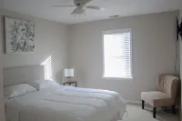 Entire residential home rental. Quiet cul-de-sac. Minutes to beach. Hotels near Walmart Supercenter