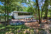 Relax with the whole family in our cozy and peaceful TLC -Tranquil Lake Cove. West Tawakoni住宿飯店