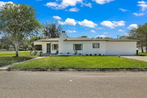 Comfy beds, Game Room, & Clean - Worth it! Hotels in Weslaco