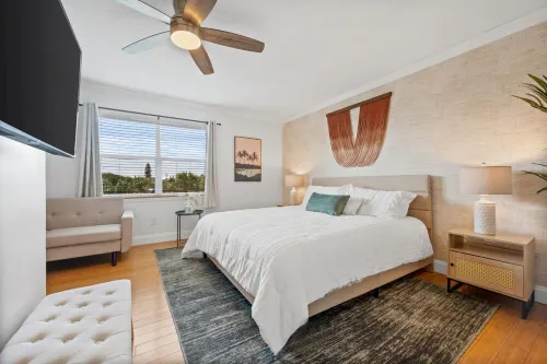 The Family Fun Zone! Large Backyard, Hot Tub, Outdoor Shower, & Steps to Beach