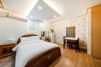 Ian Residence Hotels near Donghan Bowling Center