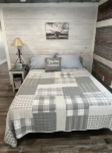 The Yellow Rose, Near the Square, Renovated & in the Heart of the Hill Country 梅森縣酒店