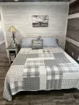 The Yellow Rose, Near the Square, Renovated & in the Heart of the Hill Country Hotel dekat Mason Community Thrift Store