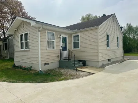 Amazing Modern house with a full kitchen and parking