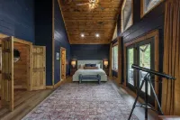 Couples Mountain Getaway with Stunning Views, Private Hot Tub, and Fire Pit