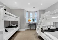 Central Pier Place - Large Group House Sleeps up to 16