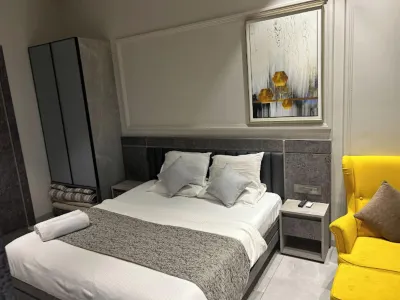 Jumbo Paradise Hotels in Gevhande Apati