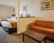 Quality Suites Hotels in Clarksville
