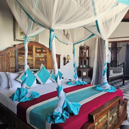 Dhow Palace Hotel