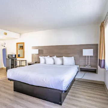 Coastal Breeze Inn