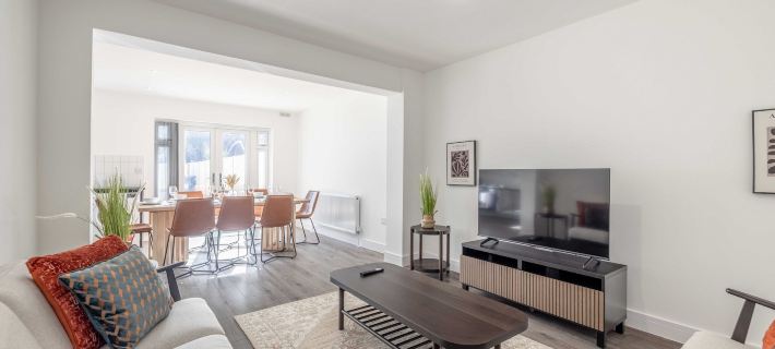 Chic and Comfy 4 Bedroom Stay Baylis Road โรงแรมในสลัฟ