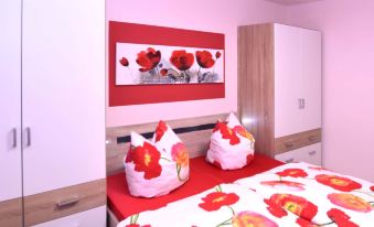 Roomy Apartment in Lichtenhain with Pond