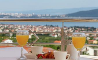 Beautiful Apartment in Between Split and Trogir