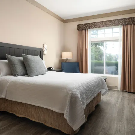 West Inn & Suites