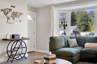 Beautiful 2-bedroom house with AC and fast WiFi in Belleville