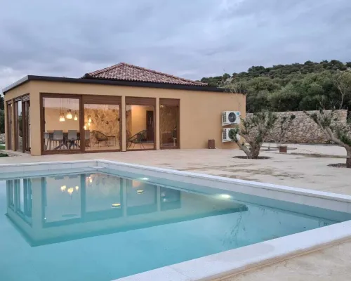 Villa Sol Insulam Hotels in Lun
