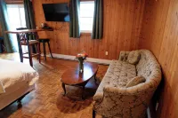 Albert's Hotels in Shelburne