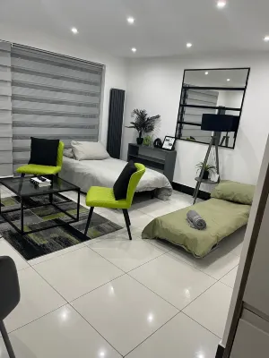 Urban Sleeps 6 Private Garden-Family Pet Friendly