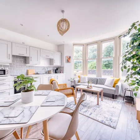 Stunning 2 Bed by the City Centre & Bute Park