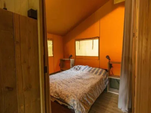 荷蘭的野營帳篷，靠近沙丘和海