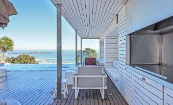 Villa Bleu Blanc in Camps Bay With Pool and Views