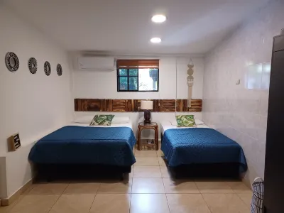 Charlys Place Hotels near Parque Bicentenario