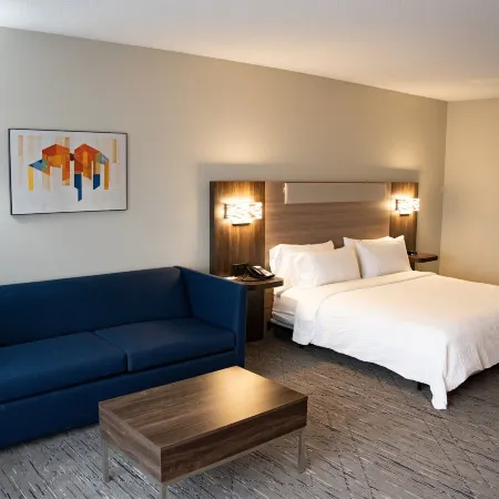 Holiday Inn Express & Suites WEST CHESTER by IHG