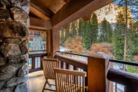 The Ahwahnee - Mountain view