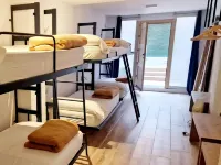Y Hostel - Albergue Juvenil Hotels near Old Town