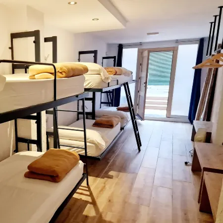 Y Hostel - Albergue Juvenil
