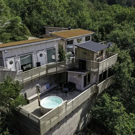 Treetop Spa Hangout & Hotel
