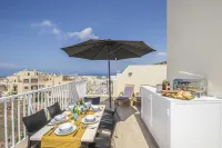 Summer Breeze Penthouse with Large Terrace and Hot Tub by Getaways Malta