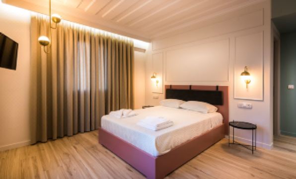 Allure Central Boutique Hotel