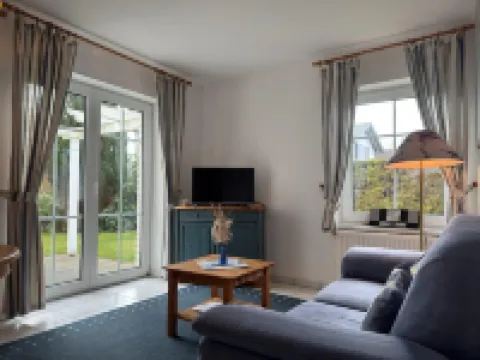 ゲラウミゲ ヴォーヌング ミット ガーデン イン ツィングスト ツィングシュトのホテル