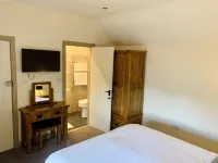 Palmer's Ale House Hotels in Long Sutton