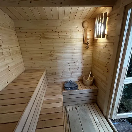 Retro Lodge nr Dartoor with Hot Tub & Opt Sauna