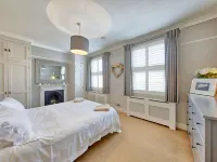 Central Wimbledon House Sleeps 8 - Secluded Garden Hotel a Wimbledon