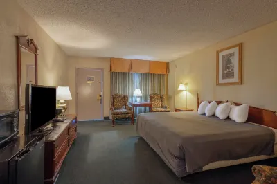 Royal Holiday Motel by Belvilla Gallup I-40 Hotels near Navajo Code Talkers Museum